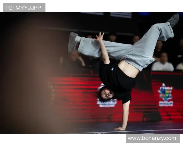 重庆街舞队与武汉街舞队赛后技术分析与表现对比